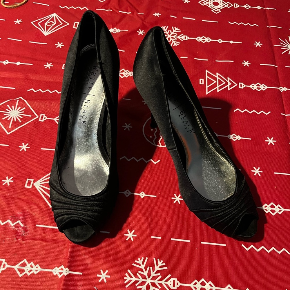 Black silky textured heels size 8